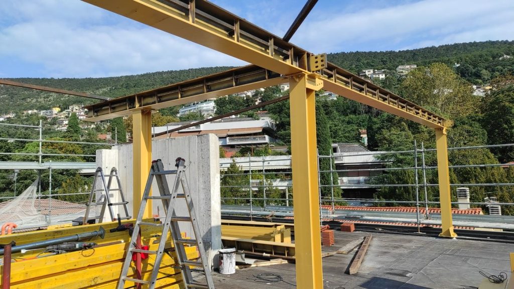 Detalj spoja nosača i stupa – EXC3 čelična nadogradnja s EUROPAN sustavom, Greif Hotel Maria Theresia, Trst.