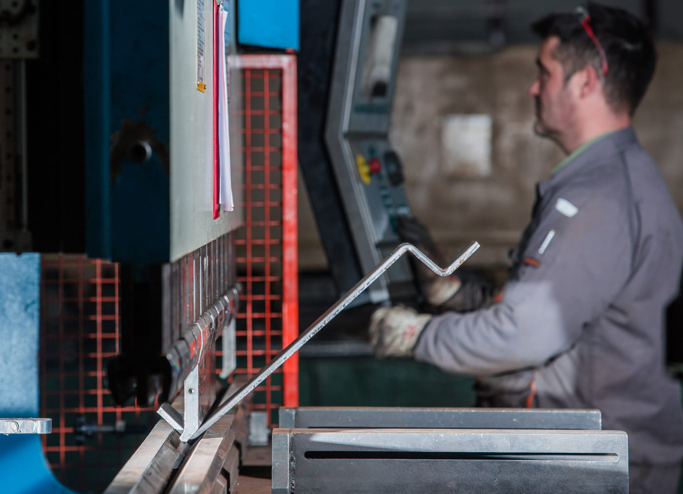 Savijanje lima na CNC apkant presi, precizna limarska usluga Marana Split