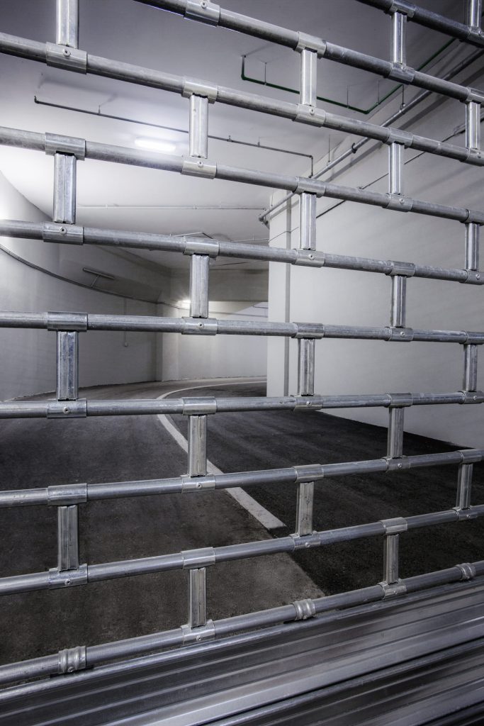 Rolo rešetka BITUBO ugrađena u garaži – automatska sigurnosna rolo vrata s ventilacijom, Marana