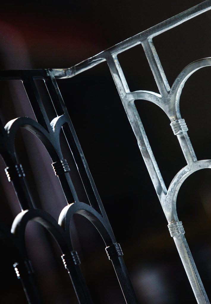 Detalj spoja metalne ograde – priprema, vruće cinčanje i zaštitno bojanje.