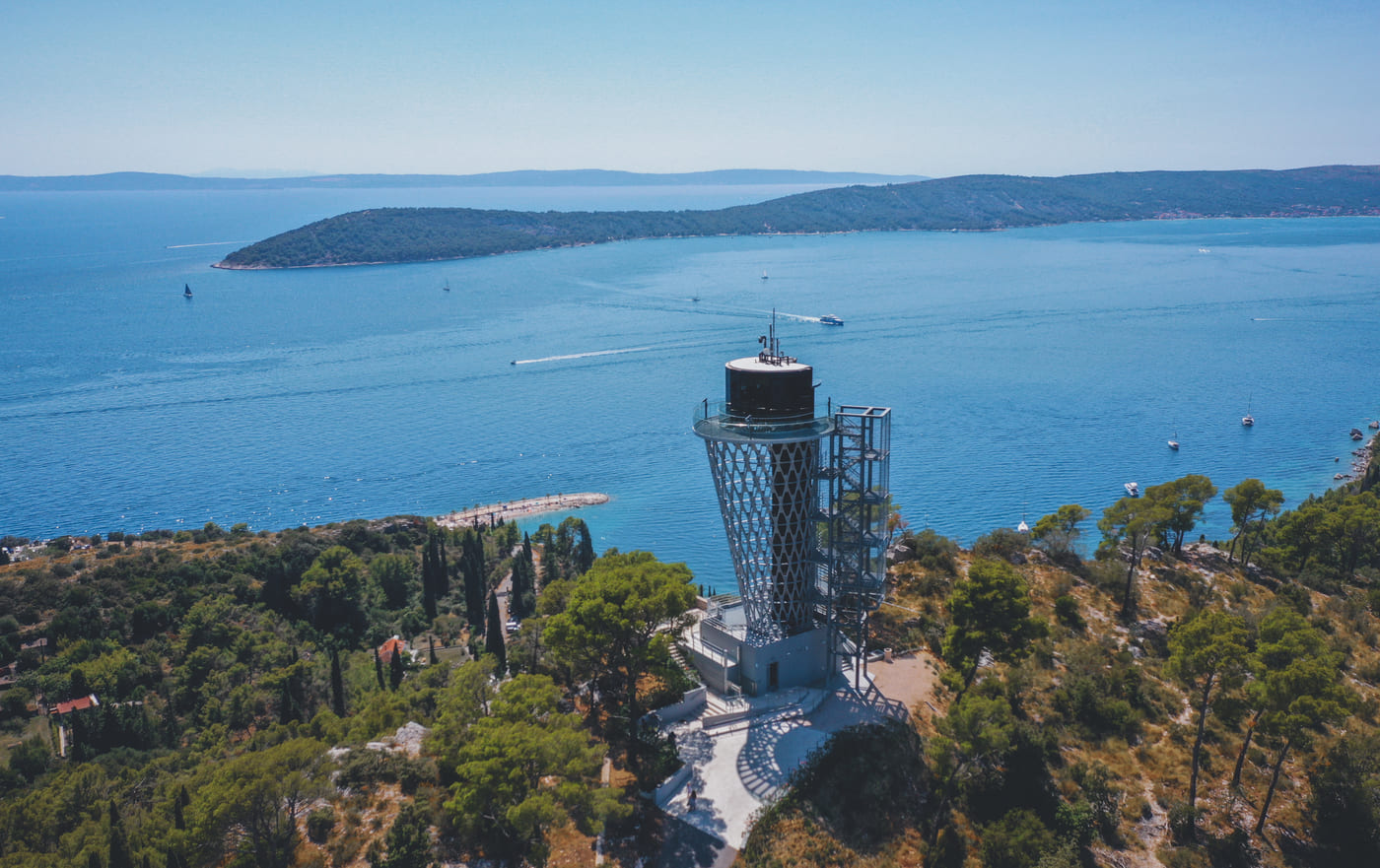 Promatračnica na Marjanu, Split – zračni pogled na čeličnu konstrukciju iznad Jadrana.