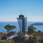 Čelični vidikovac s vanjskim stubištem i dizalom – Promatračnica na Marjanu.