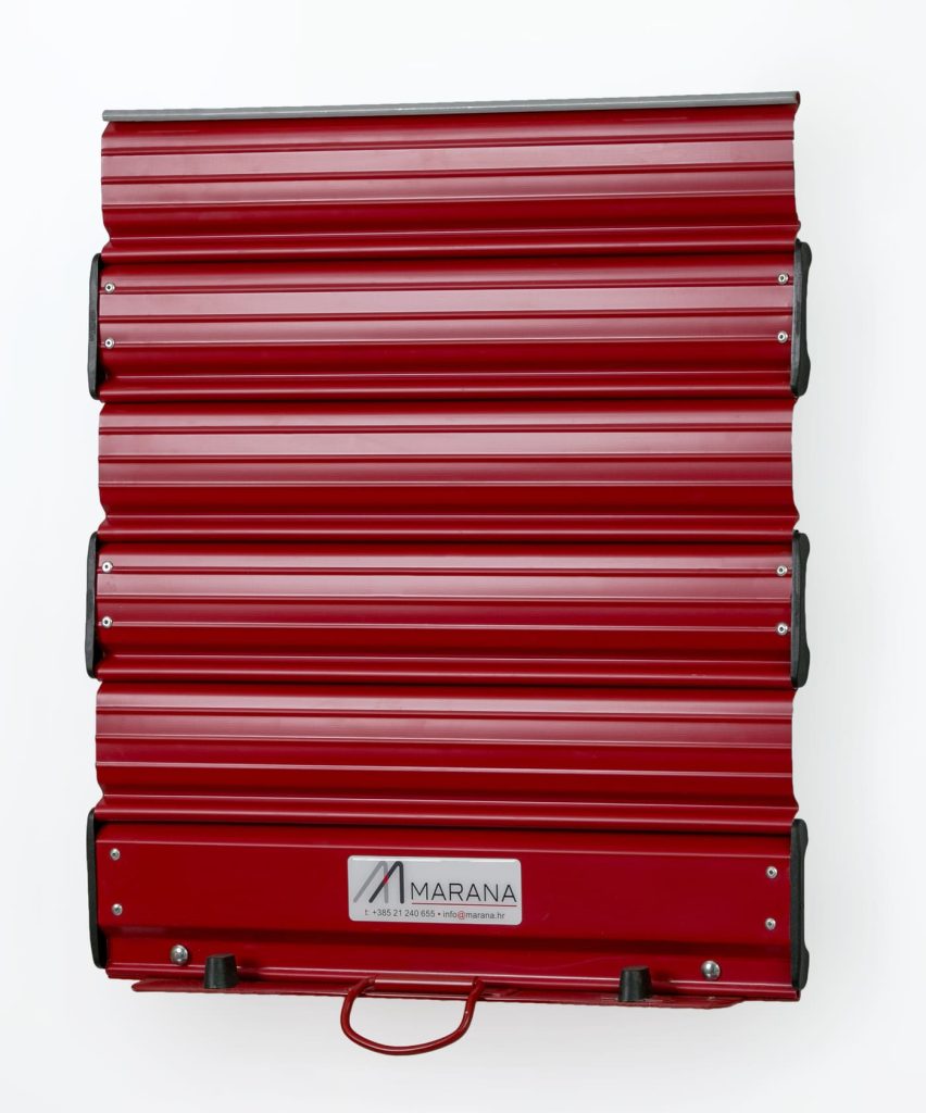 Crvena rolo vrata punog profila za komercijalne i industrijske prostore | Marana